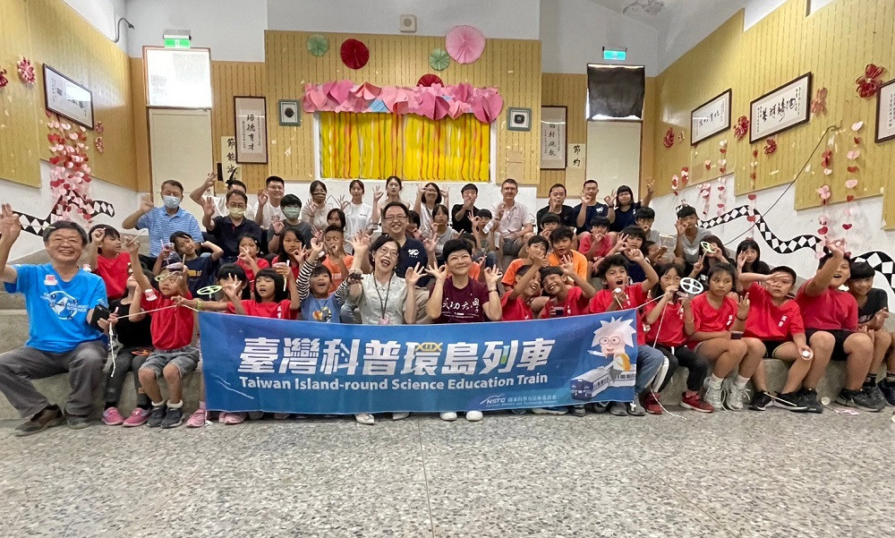 大葉大學帶領南投萬豐國小學童　探索科學與永續精神