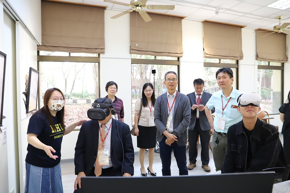 珍貴館藏與現代科技齊飛　南華大學無盡藏圖書館成熱門參觀景點