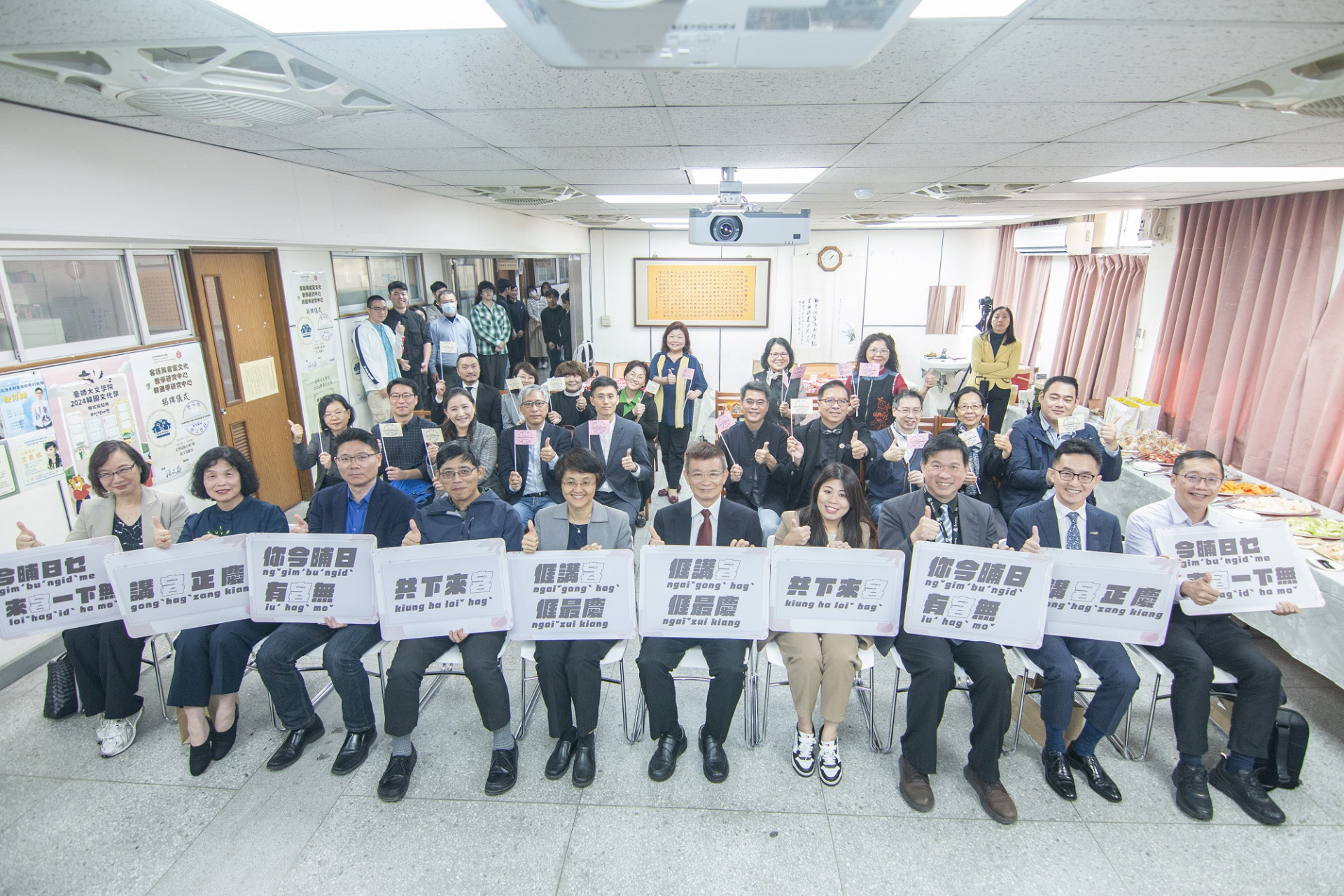 本土與國際並重 臺師大文學院成立客語中心及韓國學中心
