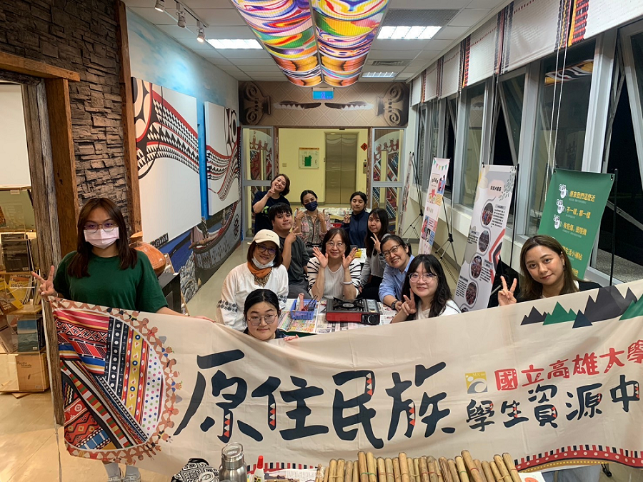 高雄大學原資中心邀藝師　傳授師生排灣鼻笛技藝