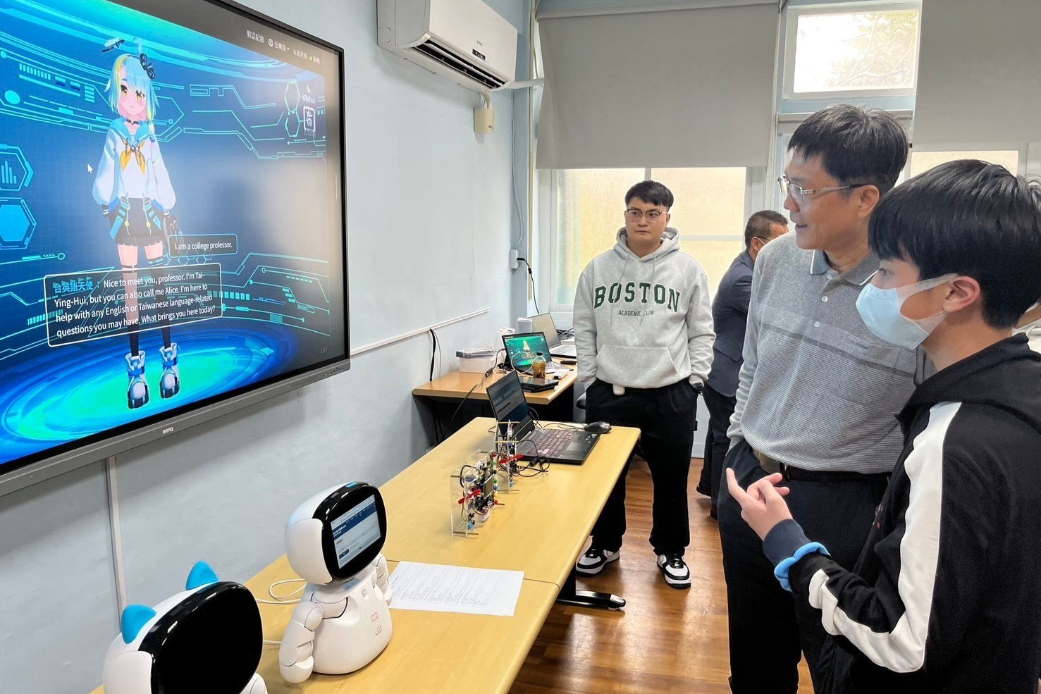 探索未來科技　南大資工系團隊帶領德光中學師生體驗量子計算與AI應用