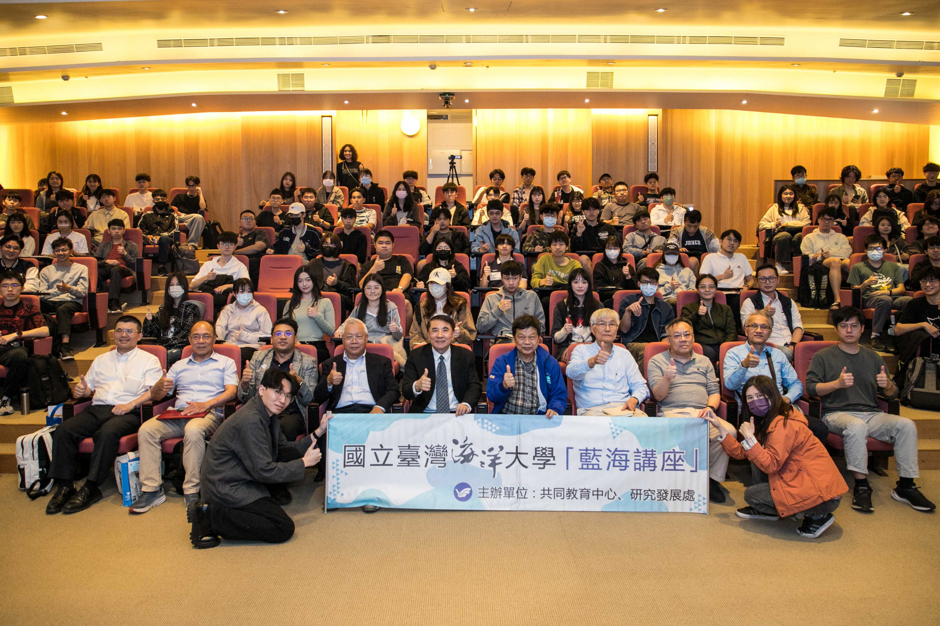 海洋學權威陳鎮東院士海大演講 與學子分享科學精神與思辨態度