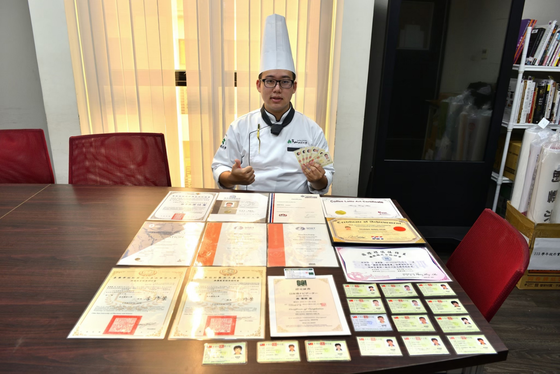 崑大黃秉樺獲技職之光 餐飲證照與競賽雙料肯定