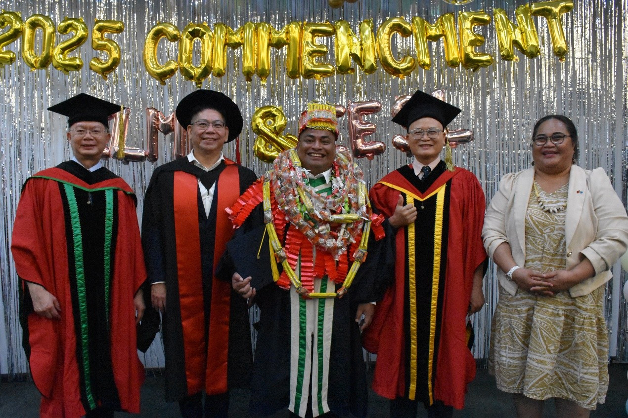 駐台大使齊聚中正大學 見證國際生取得學位